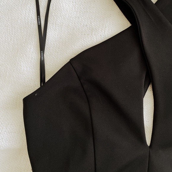 Criss-cross Cocktail LBD - Picture 4 of 12